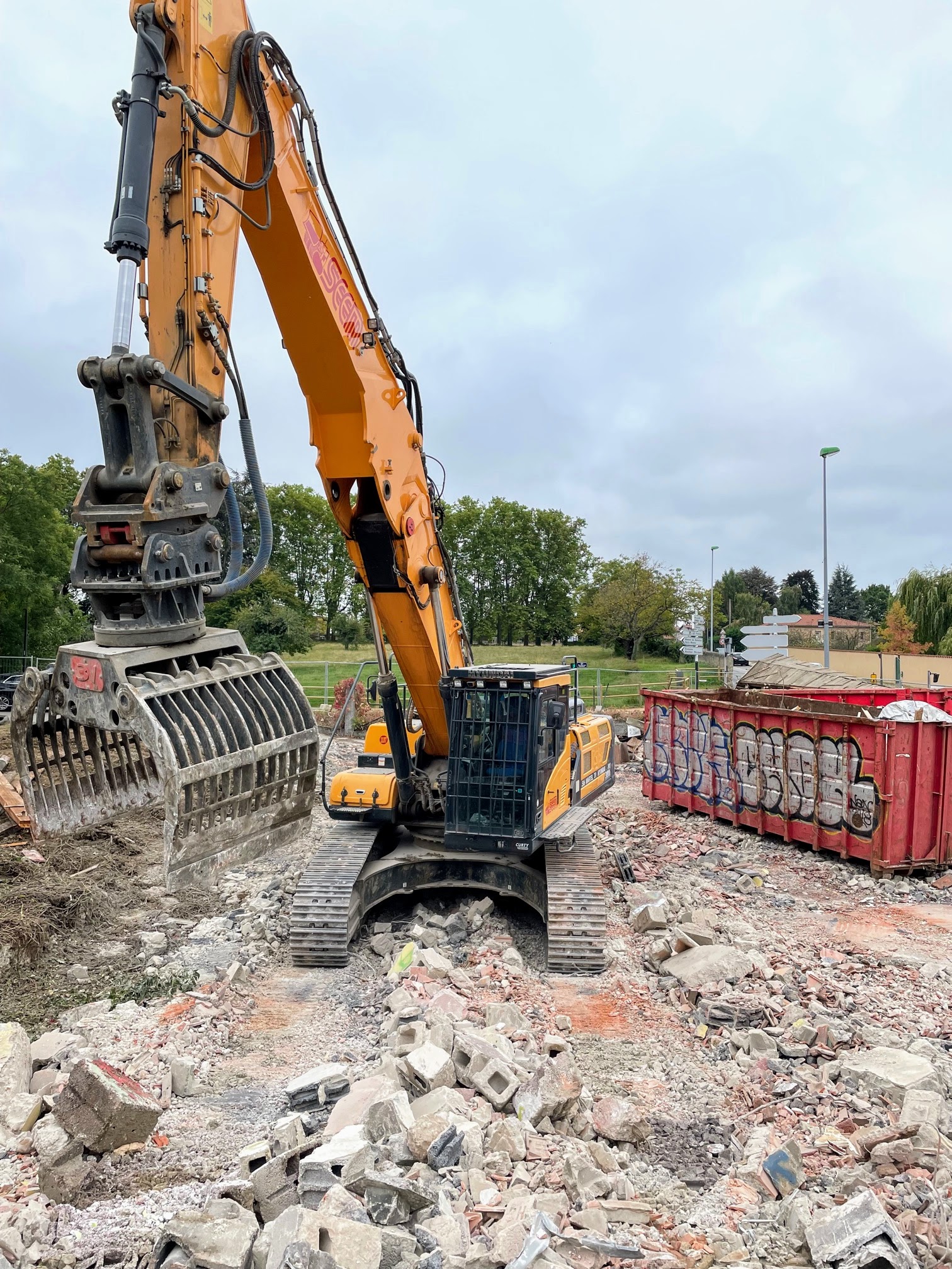 Début des travaux de démolition à Charly