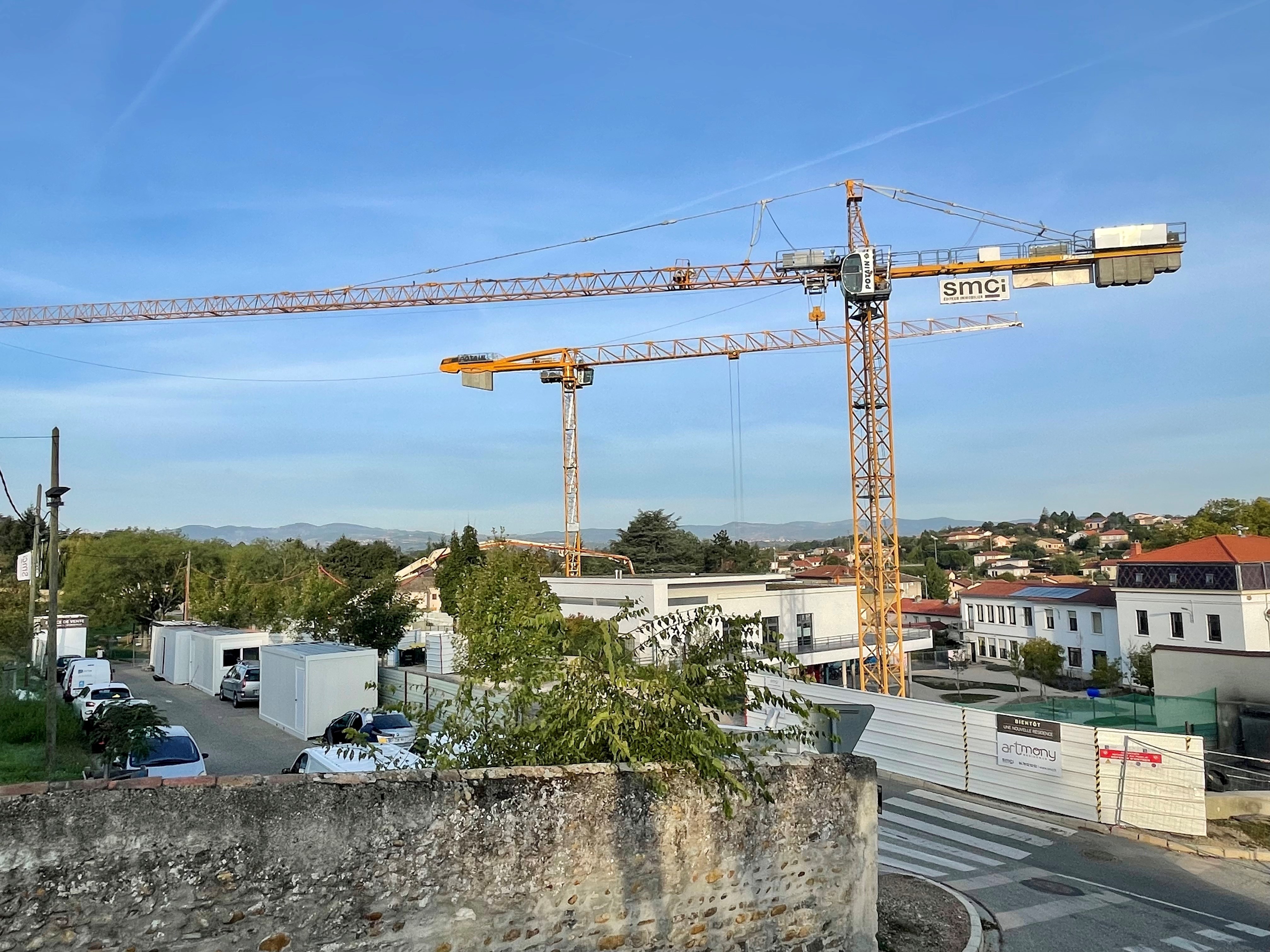 Installation de la seconde grue sur l'îlot 2